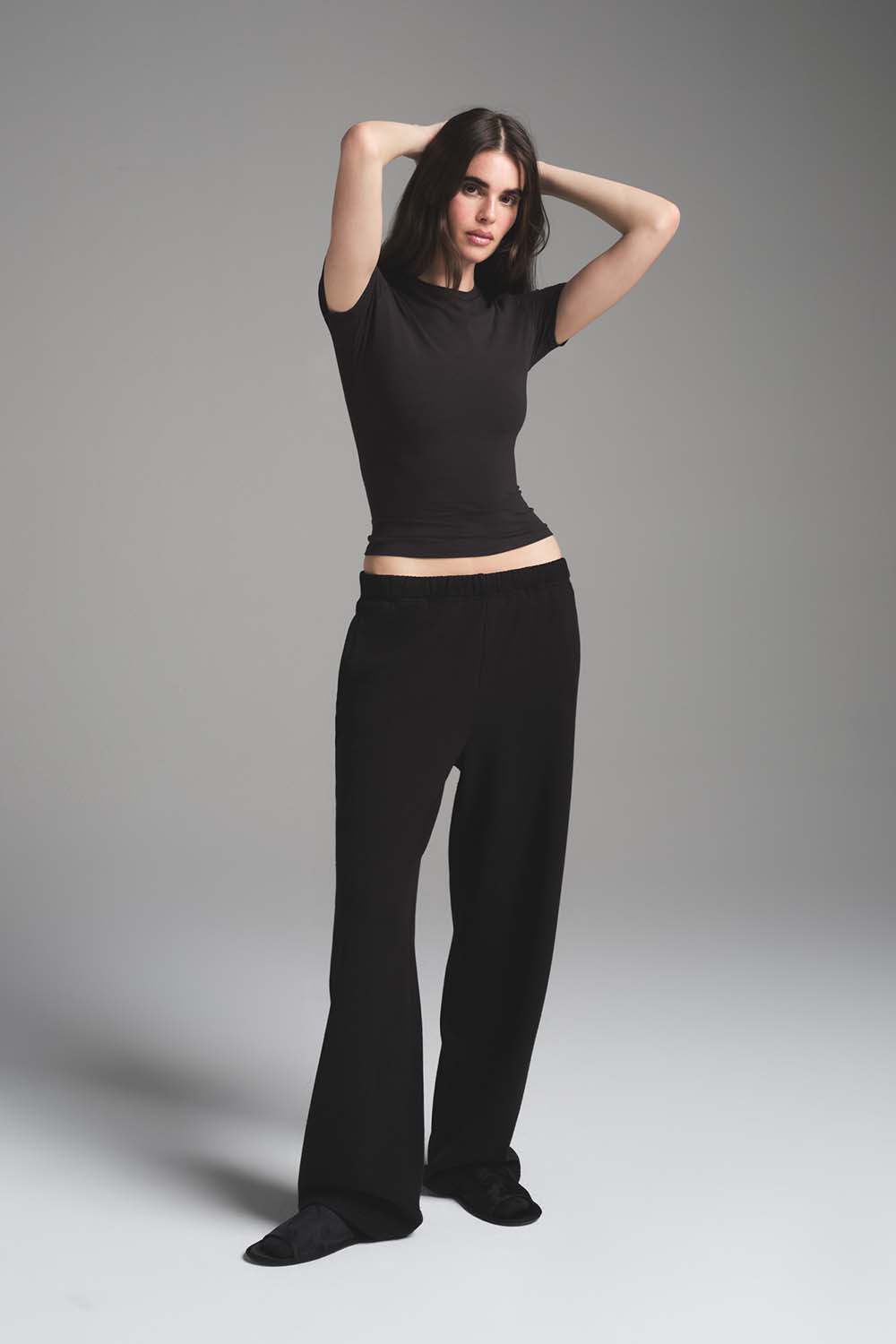 תמונת כל הלוק של CLASSIC STRAIGHT LEG PANT